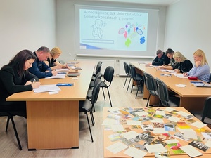 Warsztaty dotyczące rozwijania kompetencji miękkich wśród policjantów i pracowników Policji w Komendzie Powiatowej