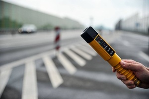 NIETRZEŹWY, BEZ PRAWA JAZDY KIEROWAŁ SAMOCHODEM BEZ AKTUALNEGO PRZEGLĄDU