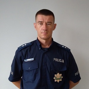 PODZIĘKOWANIA DLA DZIELNICOWEGO Z POSTERUNKU POLICJI W KOSTOMŁOTACH „…DZIĘKI TAKIM FUNKCJONARIUSZOM BUDUJE SIĘ ZAUFANIE I SZACUNEK DLA POLICJI…”