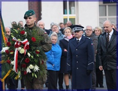 POLICJANCI UCZESTNICZYLI W OBCHODACH NARODOWEGO ŚWIĘTA NIEPODLEGŁOŚCI NA TERENIE POWIATU ŚREDZKIEGO