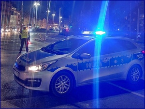 KIEROWCO, ZADBAJ O BEZPIECZEŃSTWO WŁASNE ORAZ SWOICH BLISKICH! PRZYGOTUJ ODPOWIEDNIO POJAZD I SIEBIE DO ZIMOWYCH WARUNKÓW NA DROGACH