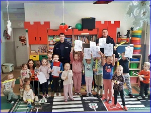 REALIZACJA PROGRAMU "BEZPIECZEŃSTWO TO SKARB" Z UDZIAŁEM PRZEDSZKOLAKÓW Z KARCZYC