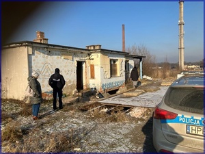 ŚREDZCY POLICJANCI REALIZUJĄ ZADANIA ZWIĄZANE ZE SPADKIEM TEMPERATUR I PROWADZONĄ AKCJĄ ZIMA 2023/2024