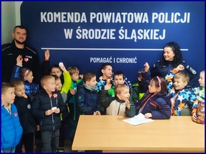 Przedszkolaki = mali wolontariusze z wizytą w Komendzie Powiatowej Policji w Środzie Śląskiej
