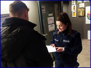 Zostań policjantem – promocja zawodu policjanta w trakcie trwającej w powiecie średzkim kwalifikacji wojskowej