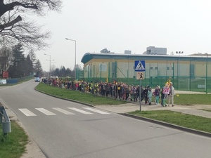 Policjanci zabezpieczyli przemarsz uczniów w gminie Miękinia