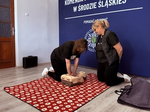 Szkolenie z pierwszej pomocy dla pracowników cywilnych Komendy Powiatowej Policji w Środzie Śląskiej