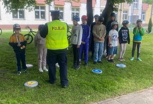 Egzamin na kartę rowerową z udziałem średzkich policjantów – wiedza i bezpieczeństwo na pierwszym miejscu