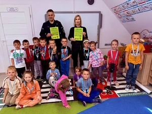 Średzcy policjanci na spotkaniu z przedszkolakami z Lutyni
