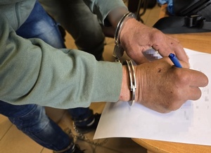 Sprawca kradzieży samochodu zatrzymany kilka godzin po zdarzeniu przez średzkich policjantów