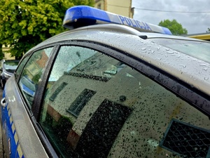 Uwaga na drogach! Deszczowa pogoda zwiększa ryzyko wypadków – zachowaj ostrożność