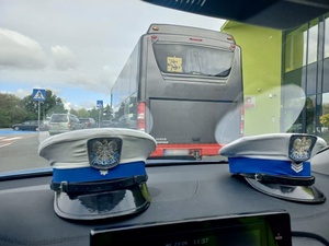 Kontrola autobusu i kierowca nieposiadający wymaganych uprawnień