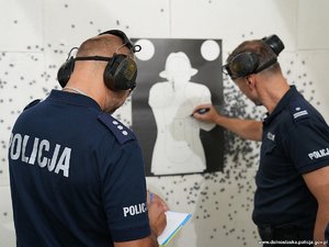Czy wiesz, kto uczy policjantów strzelania z broni palnej?
