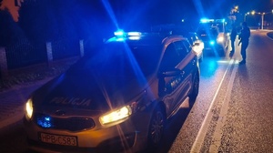 Policyjny pościg zakończony zatrzymaniem sprawców kradzieży ze stacji paliw