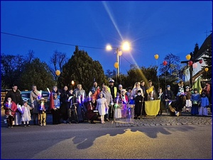 Policjanci czuwali nad bezpieczeństwem dzieci podczas przemarszu „Wszystkich Świętych”