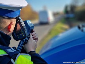 Podsumowanie policyjnych działań „Prędkość” na Dolnym Śląsku. Wniosek - kierowcy jeżdżą wciąż za szybko