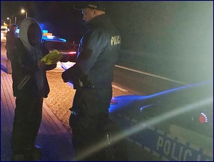 Średzcy policjanci przypominają: Bądź widoczny – noś odblaski!