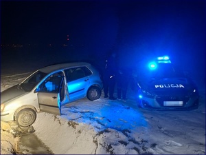 Pościg za kierującym Volkswagenem zakończony zatrzymaniem osoby poszukiwanej