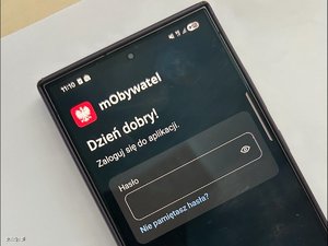 Sprzedawali fałszywą aplikację mObywatel – zostali zatrzymani przez policjantów CBZC