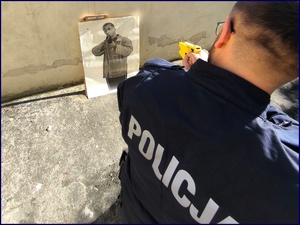 Szkolenie funkcjonariuszy Komendy Powiatowej Policji w Środzie Śląskiej z zakresu wykorzystania paralizatora