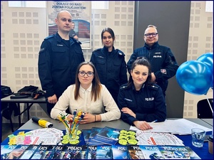 Targi Pracy w Środzie Śląskiej – stoisko Policji przyciągnęło tłumy zainteresowanych