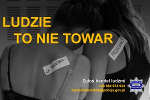 czarno-białe zdjęcie dwóch kobiet odwróconych plecami, na ich tle żółty napis Ludzie to nie towar