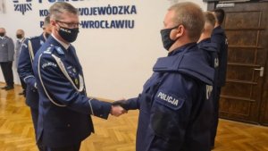 Tylko w tym roku policyjny mundur założyło już niemal 500 nowych policjantów, którzy będą pełnić służbę na terenie Dolnego Śląska