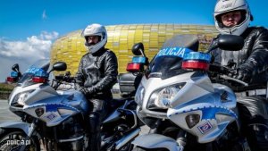 policjanci na motocyklach