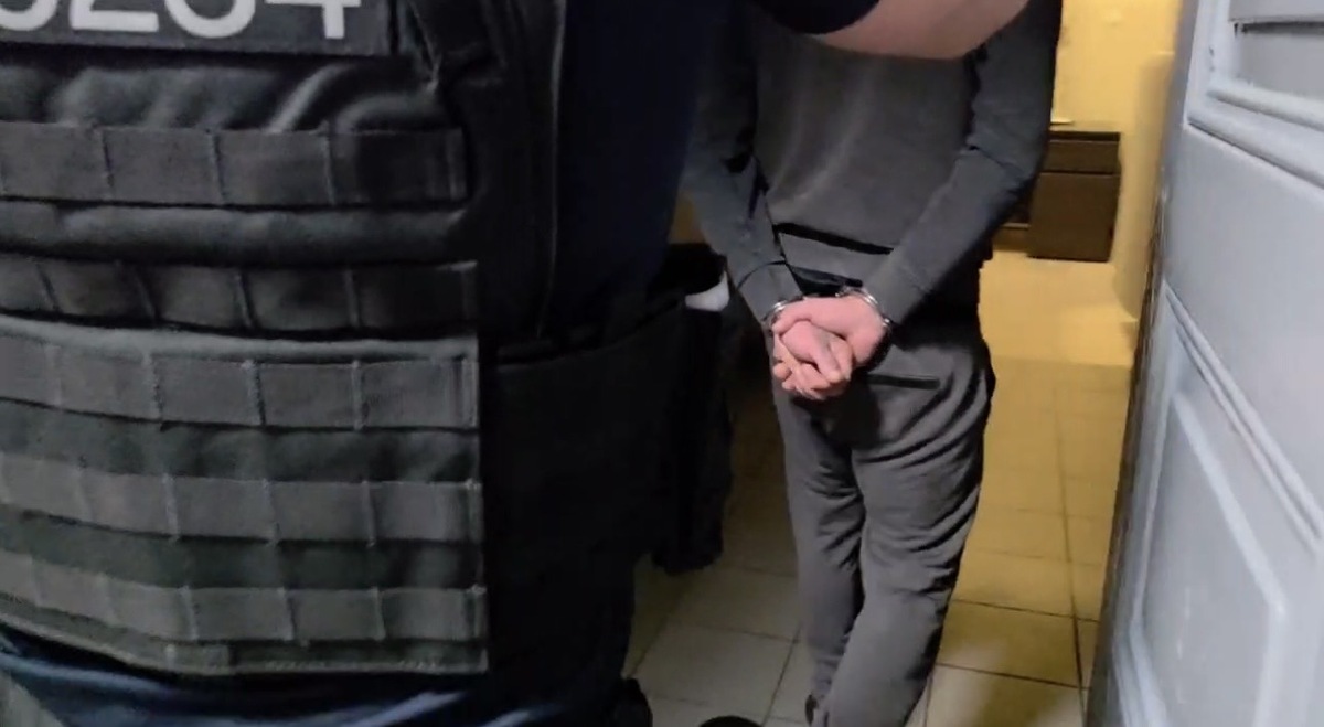 Policjanci ze Środy Śląskiej zatrzymali dwóch mężczyzn poszukiwanych przez sądy